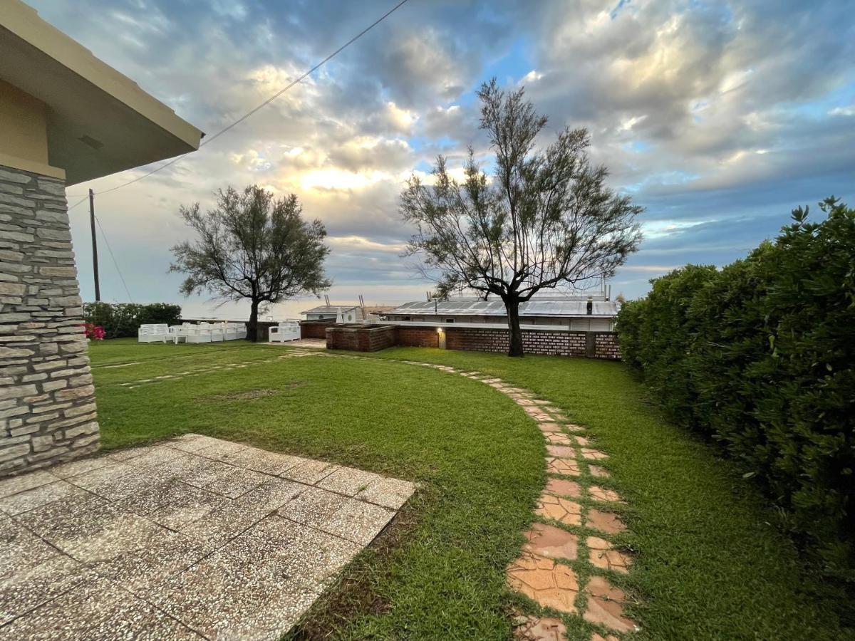 Villa Paonessa Lido Di Fondi Eksteriør bilde